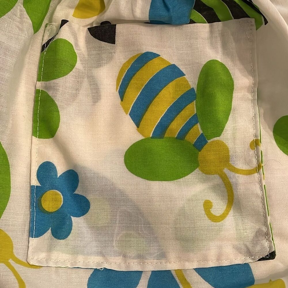 Vintage 1970s Green White Floral Kitchen Apron One Size Pocket Handmade Bee - Picture 7 of 8